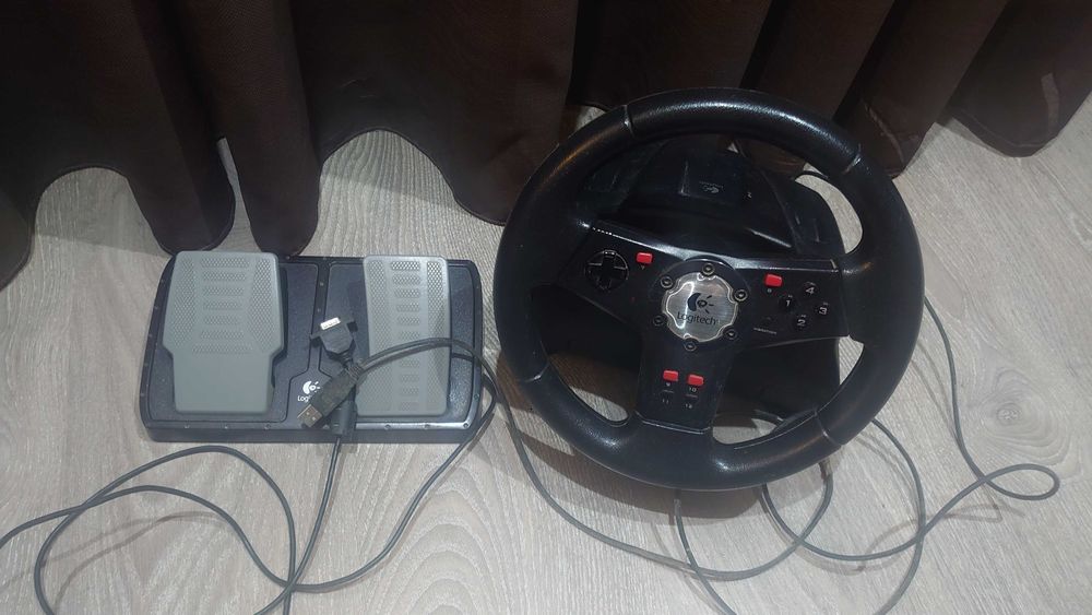 Игровой руль Logitech для компьютера ноутбука