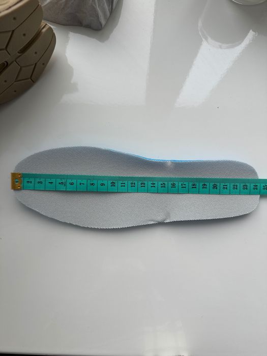 Кросівки бежеві нові