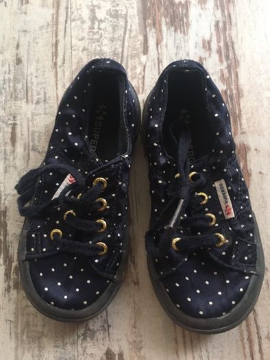 Komplet sukienka + czapka + tenisówki superga 26