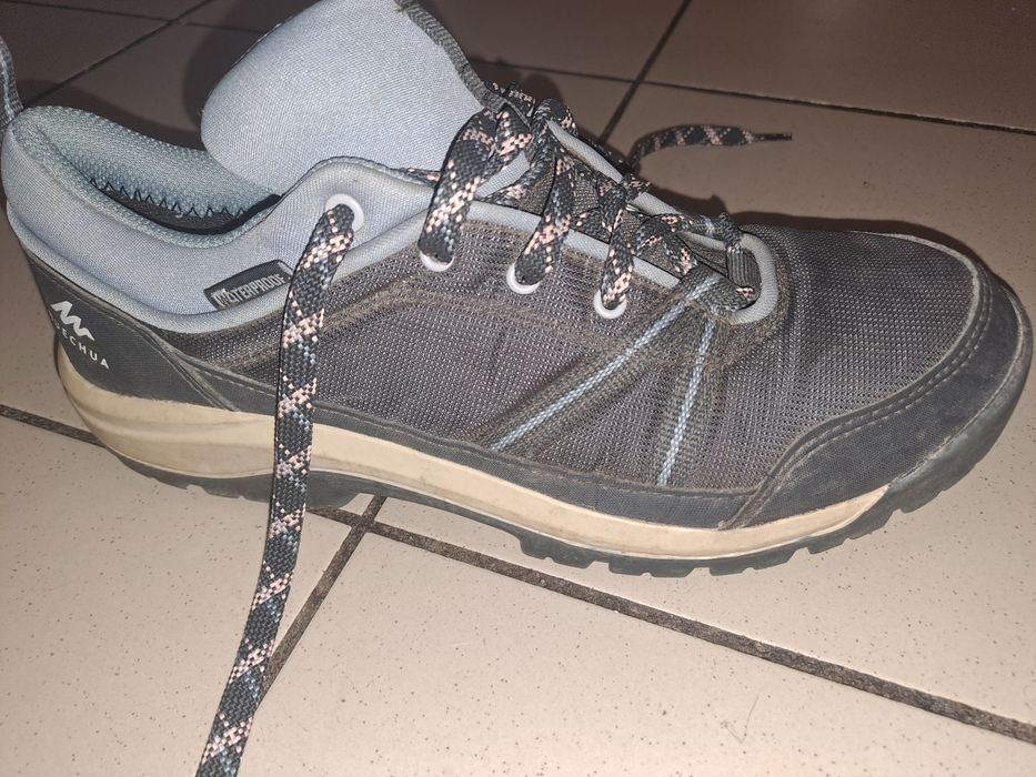 Кросівки водонепроникні Quechua  Waterproof р-р 38.
Оригінал!