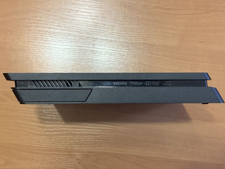 Playstation 4 slim 1tb + 3 гри