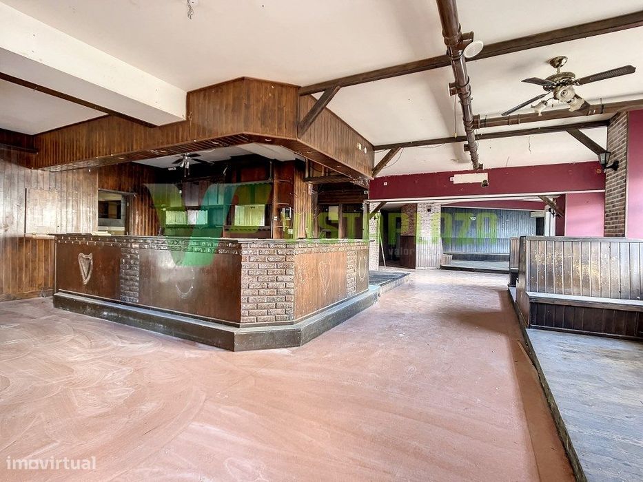 Espaço Comercial na Praia da Rocha com Terraço, Restaurante