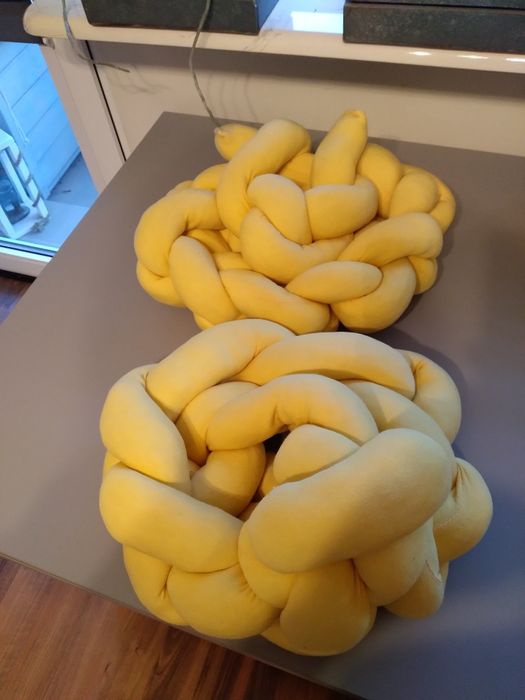 Poduszki precel, knot dekoracja