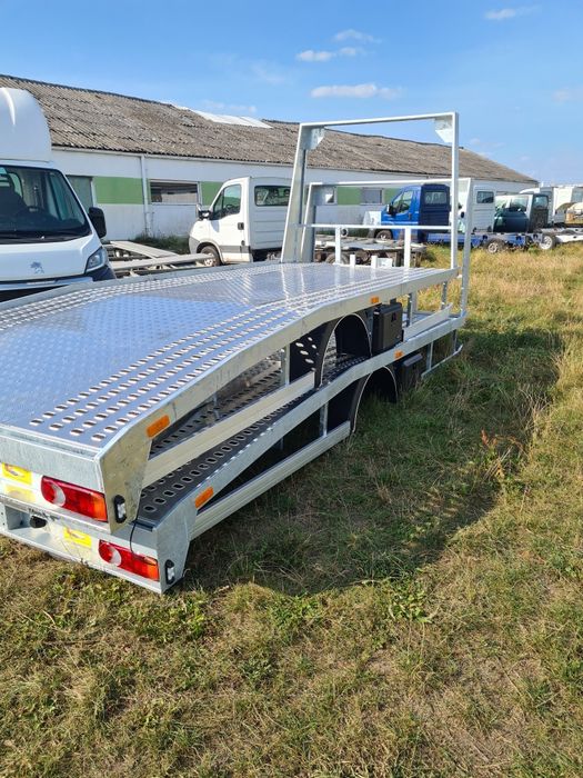 Najazd zabudowa auto-lawety