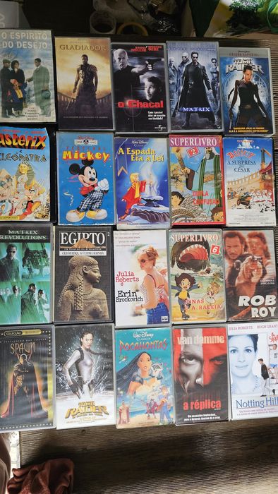 20 cassetes de filmes VHS