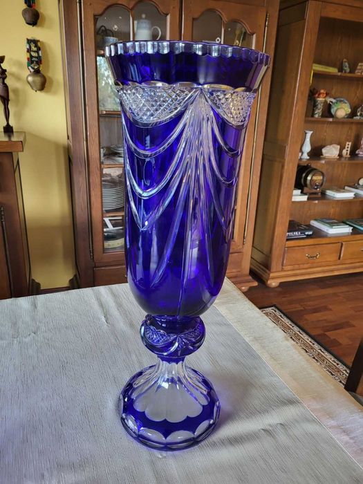 Kryształ duży piękny wazon-puchar wykonany z kolorowego kryształu