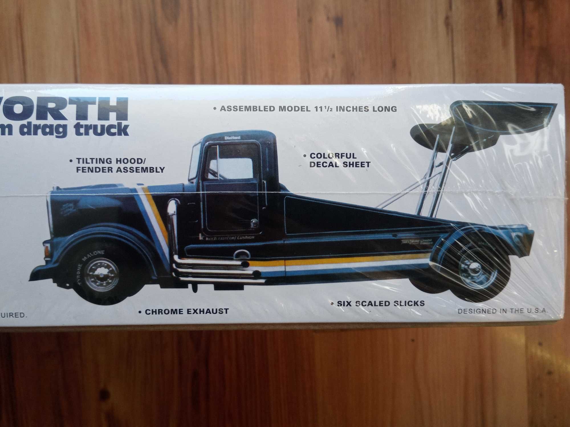 AMT 1157 - Tyrone Malone's Kenworth - 1/25 - Model do sklejania