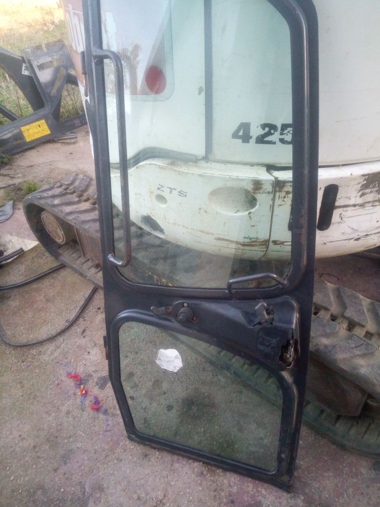 Bobcat 425g vidros e porta de cabine