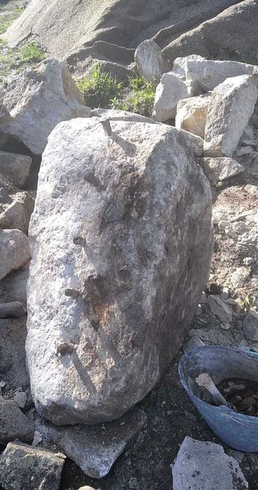 Pedra partida e aparelhada