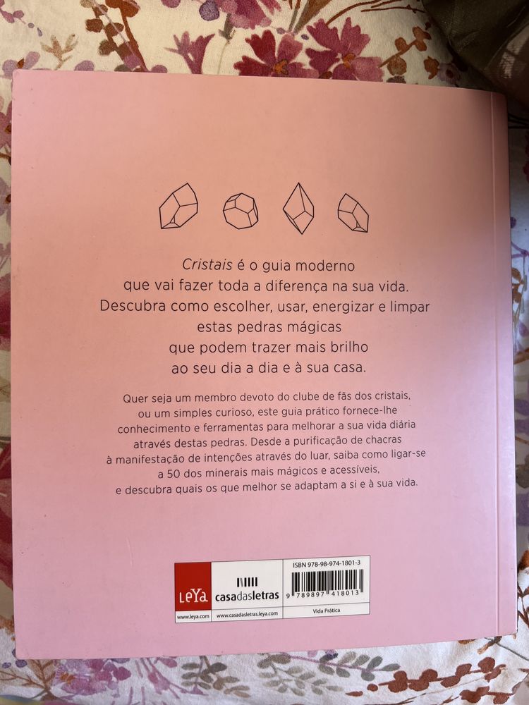 Livro “Cristais - O guia moderno da cura dos cristais”