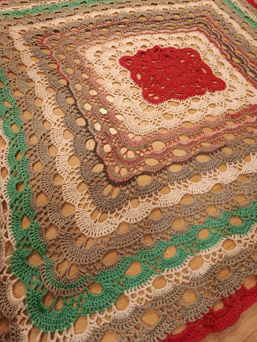 Duża szydełkowa narzuta ręcznie robiona na szydełku 200/200