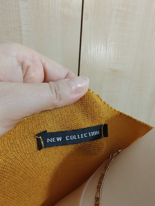 Oversizowy musztardowy sweter ze złotym napisem wiskoza wełna angora