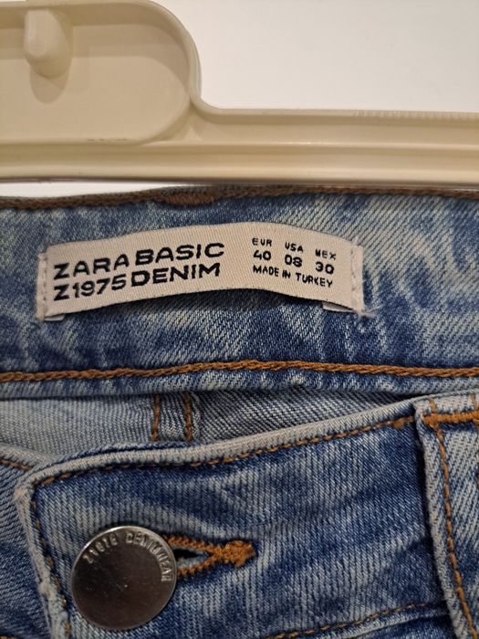 Calças ganga bordados