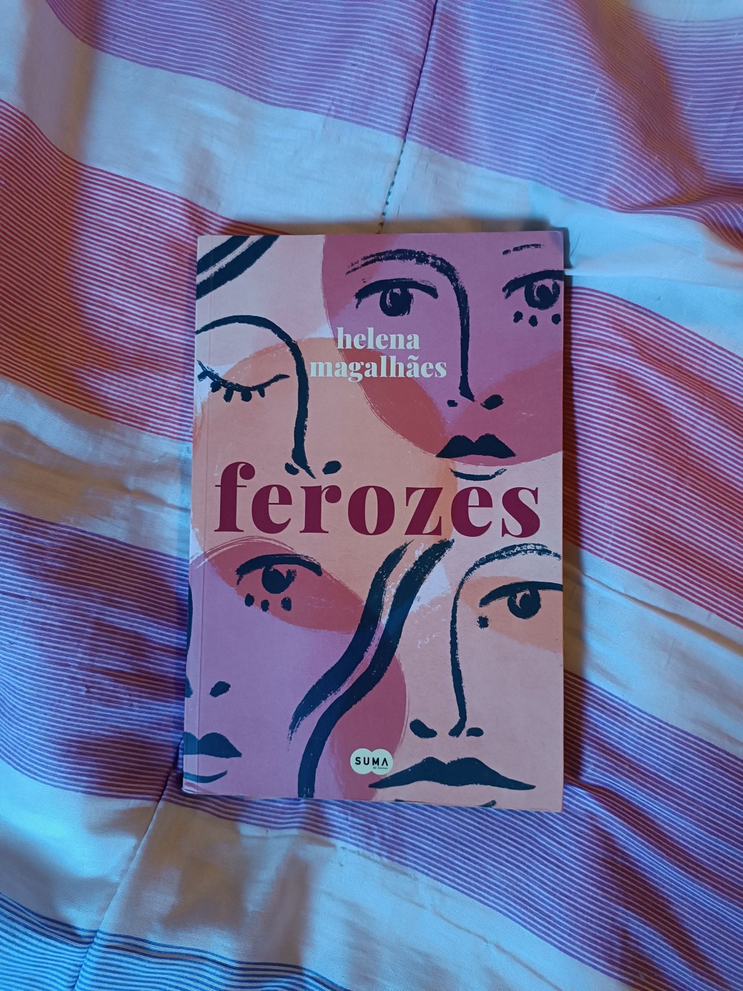 Livro Ferozes de Helena Magalhães