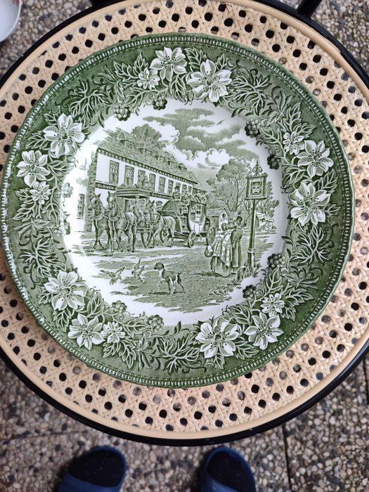 Набор фарфоровых тарелок