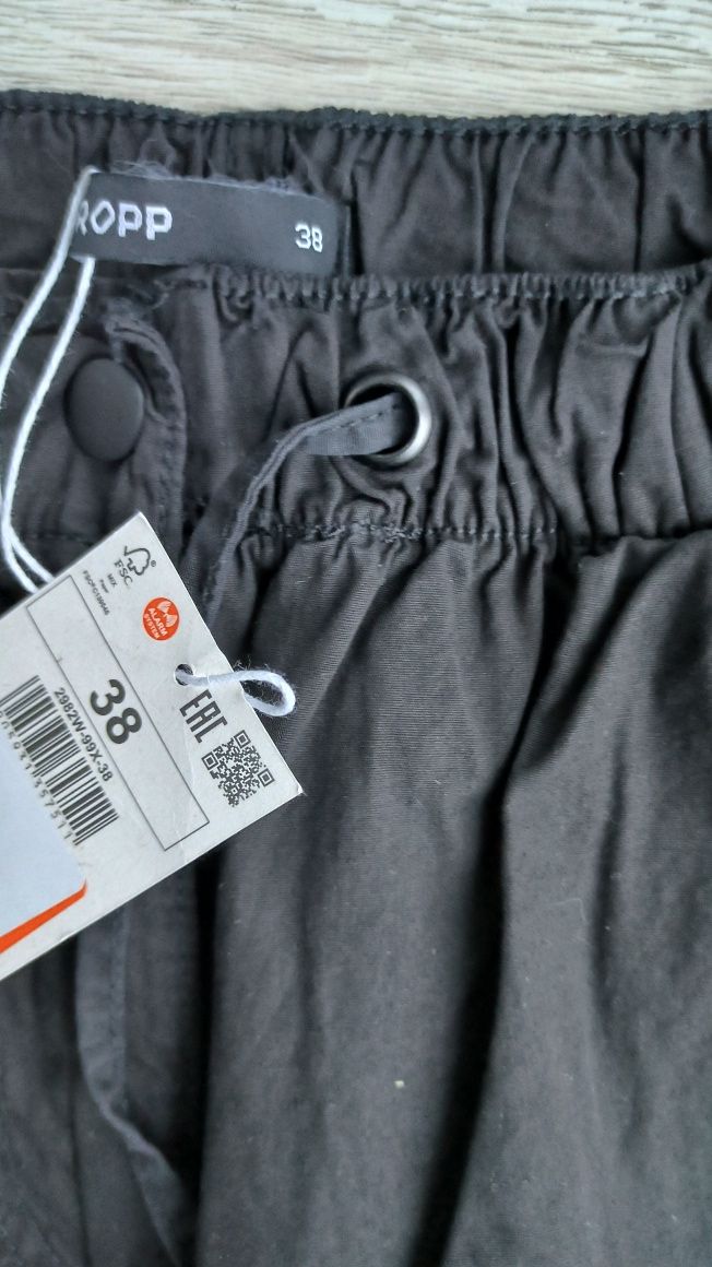 Nowe spodnie Cropp kieszenie