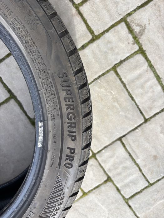 Продам резину зимову 225/45/17