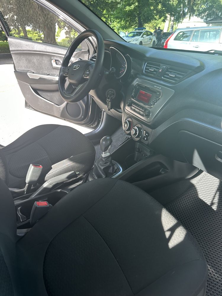 Машина Kia Rio, продам машину kia rio, седан