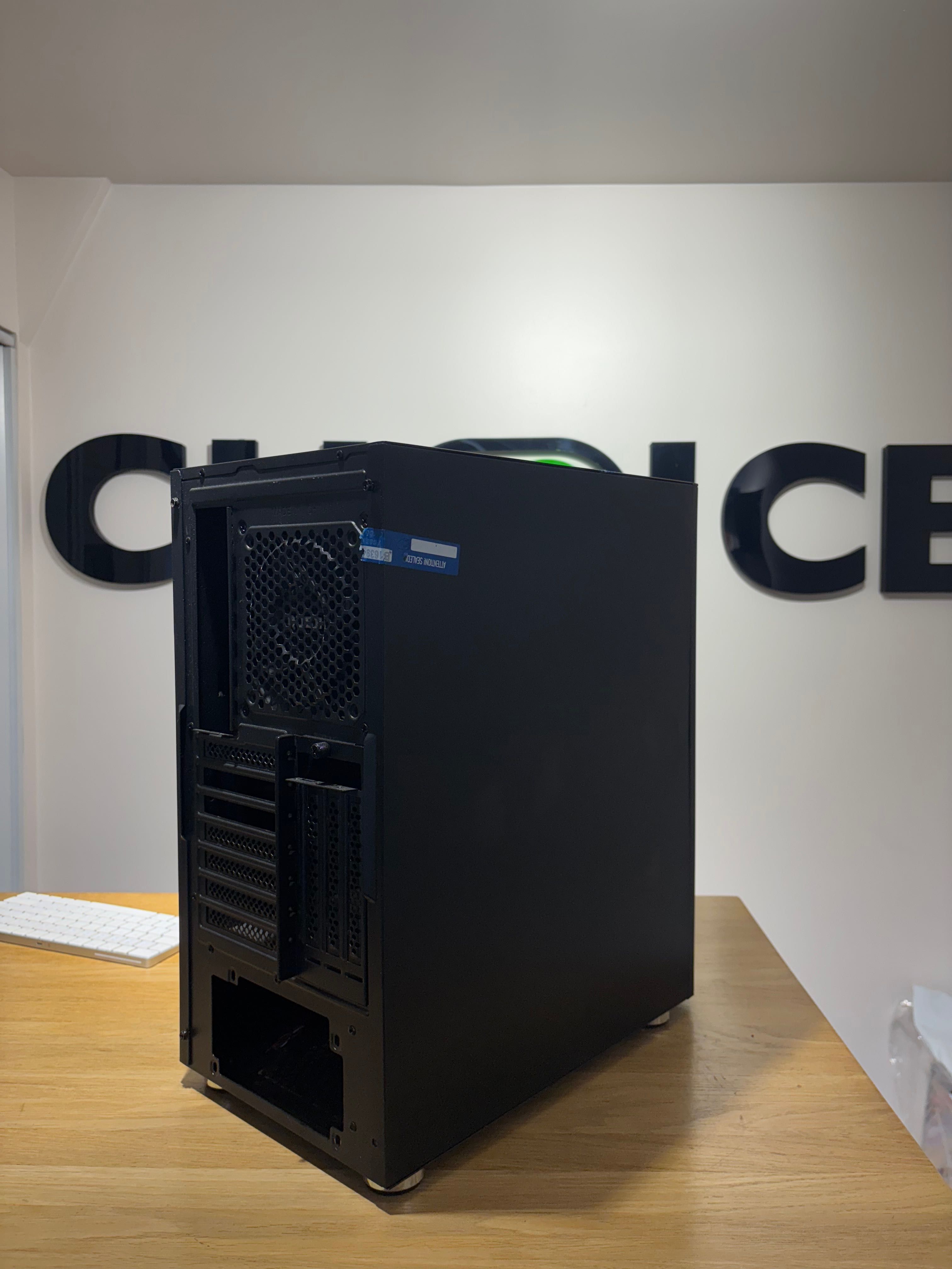 Obudowa komputerowa do PC QUBE GUARD Black stan BDB