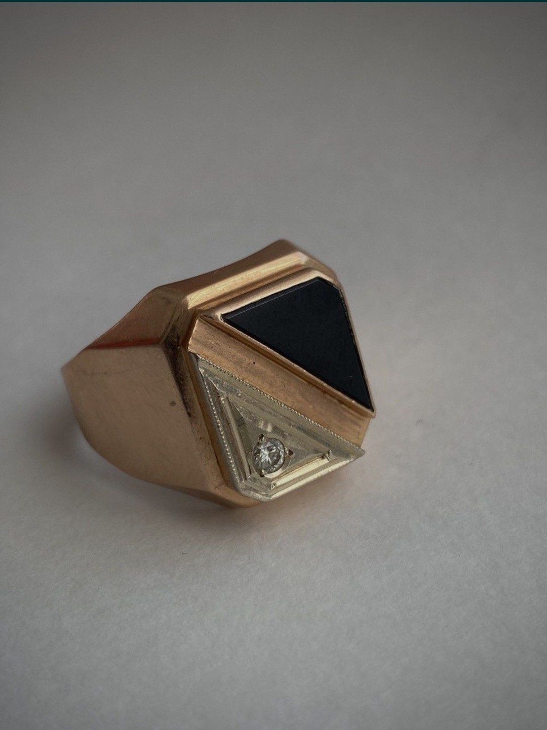 Перстень. Печатка. Кольцо из золота 585 пробы с Бриллиантом.