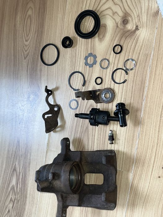 Задній лівий супорт Opel Vivaro 2/Renault 2 Trafic 01-14 ABS 520451