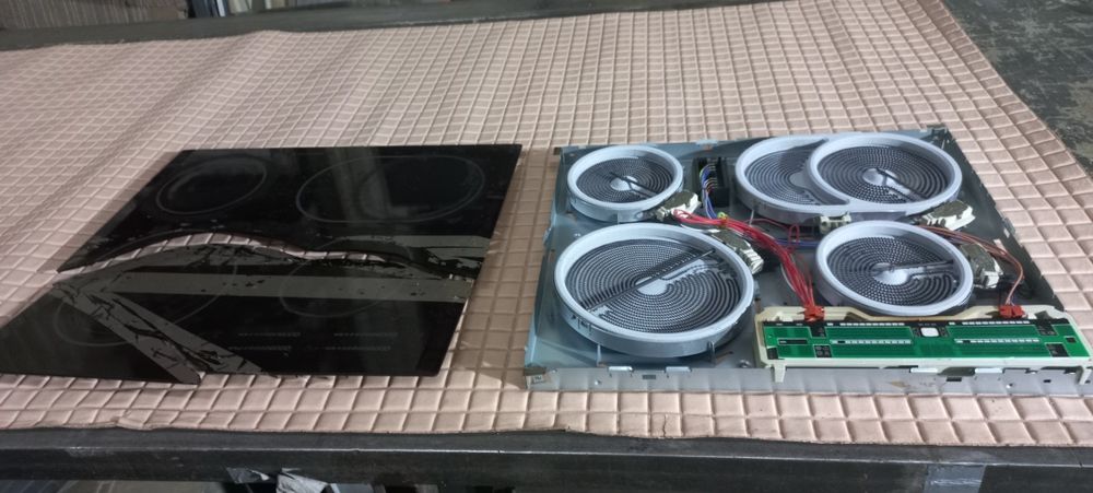 Варильна поверхня Electrolux EHS 60210P, розбите скло, конфорки робочі