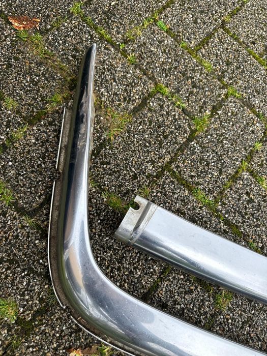 Chromy zderzak przód Europa R107 Mercedes SL