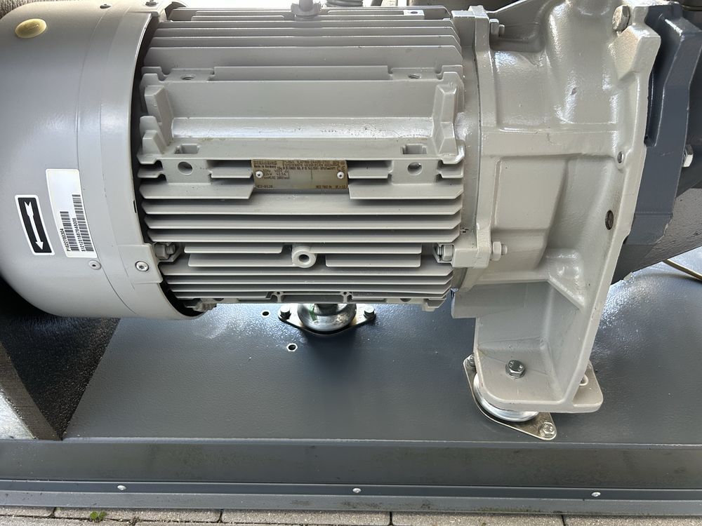 Kompresor śrubowy  ATLAS COPCO 22 kw 7.2 BAR 4.09m3 + osuszacz
