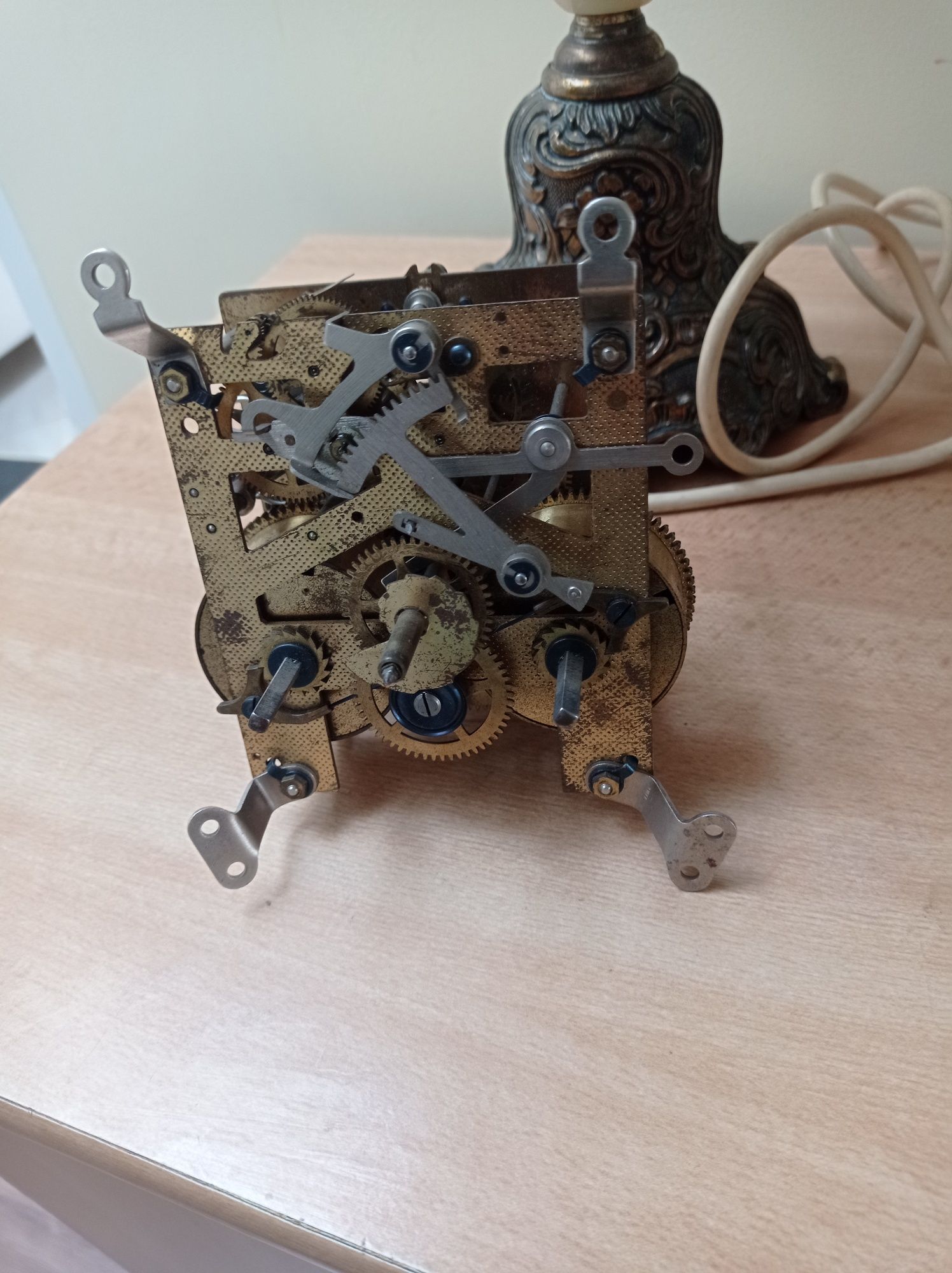 Mechanizm do zegara kominkowego