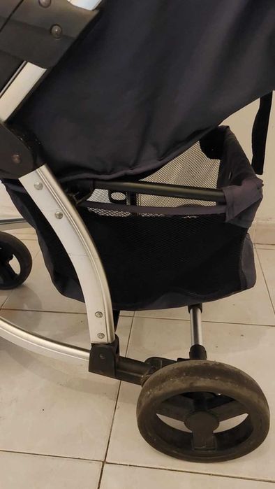 Vende-se Carrinho de Bebé