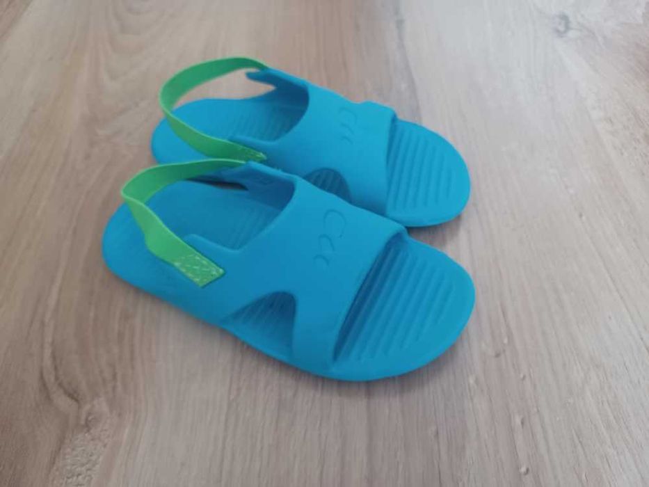 Sandały, klapki, buty basenowe dla dzieci Nabaiji rozm. 26