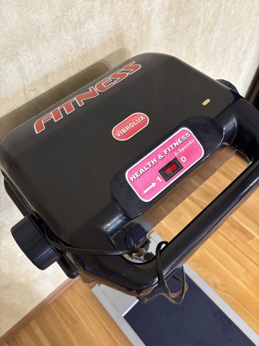 Вібромасажер зі змінними насадками