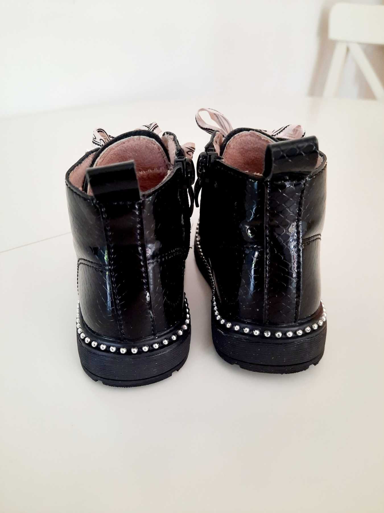 Stylowe buty dla dziewczynki w idealnym stanie