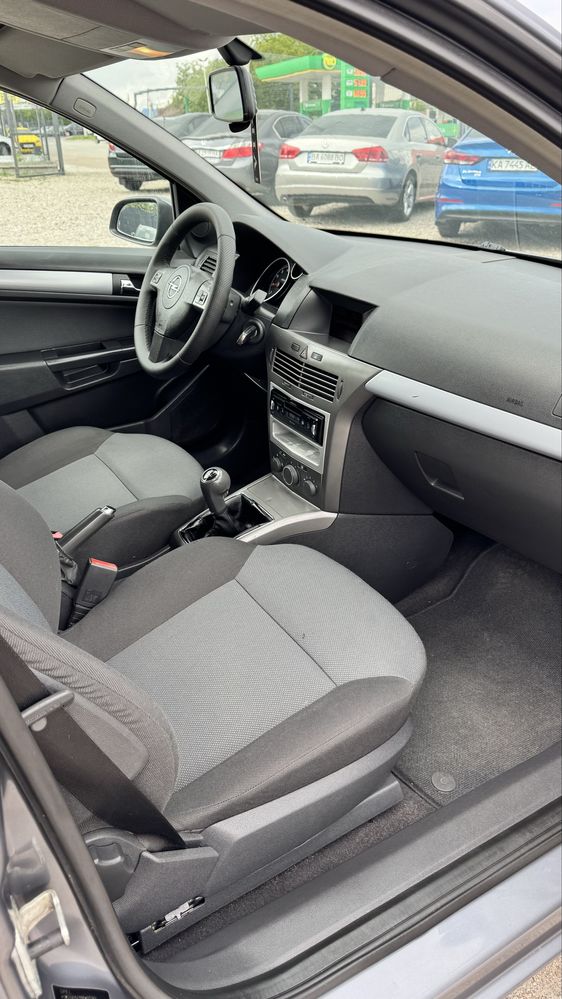 Opel Astra Опель Астра H Cavan 1.6 бенз 5МКПП 196 т.км