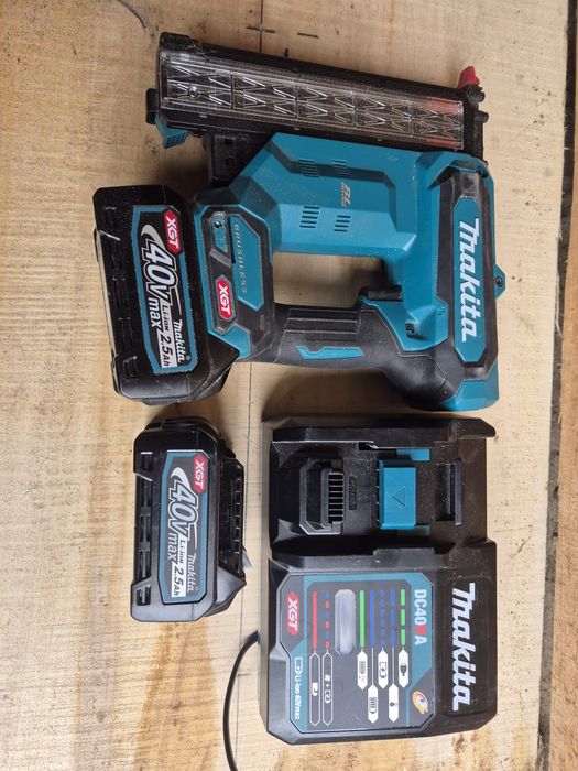 Makita FN001G 40v sztyfciarka z ładowarką i 2xbateria 2.5ah