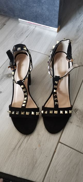 Sprzedam buty na słupku