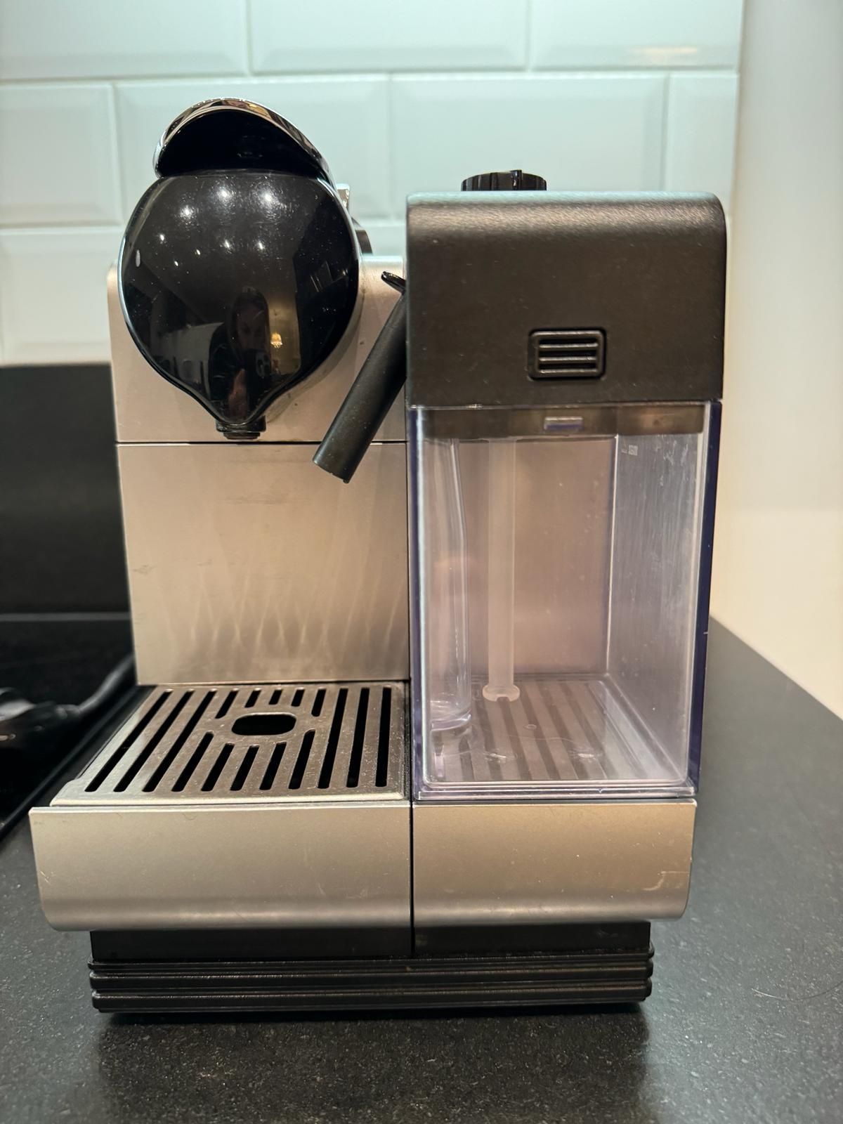 Ekspres do kawy Nespresso DeLonghi en520.s