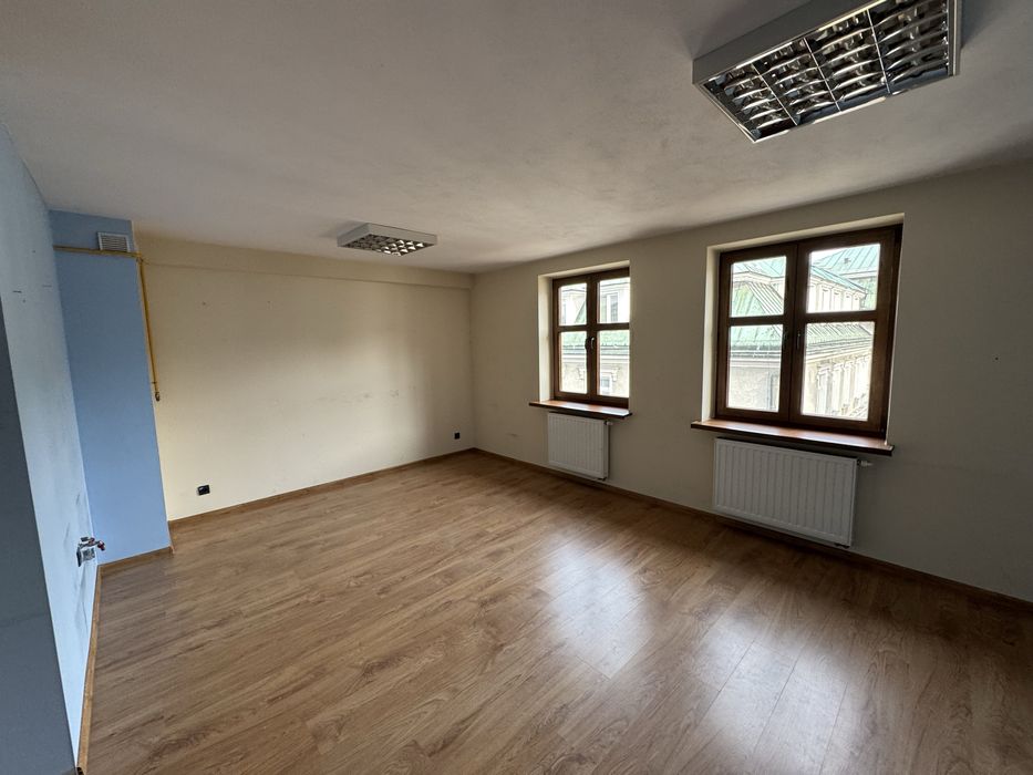 Wynajmę Lokal 47m2, Św ducha 11, 2 piętro , parking do lokalu