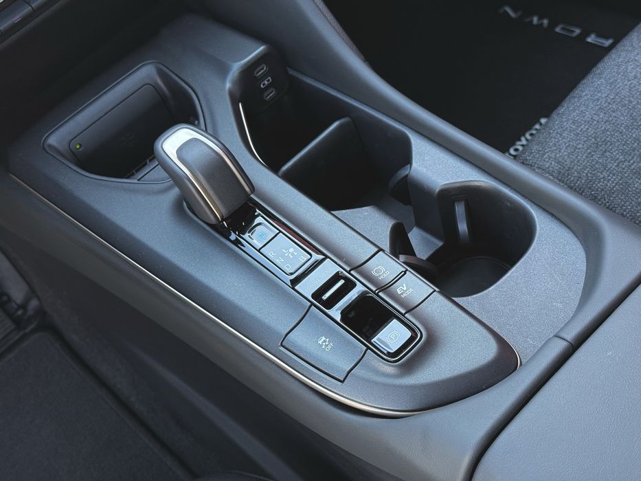 Toyota Crown, 2024 року, 2.5 гібрид, автомат, повний привід, 35т.км,