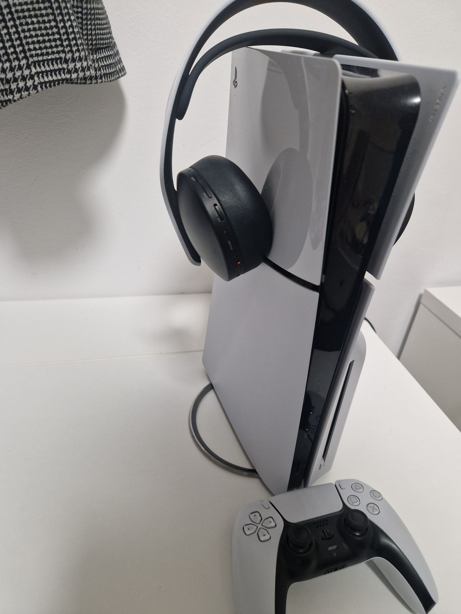 Playstation 5 com comando e fones wireless