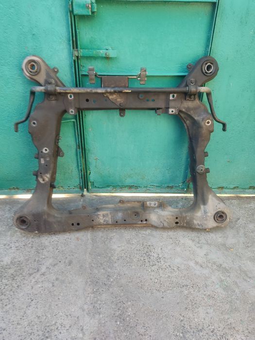 Подрамник Вольво 2.4D