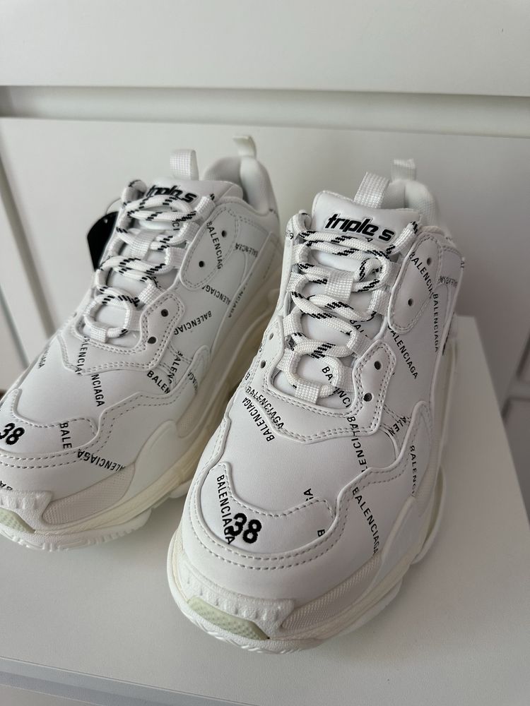 Balenciaga Triple S Allover Logo białe Buty Sneakersy