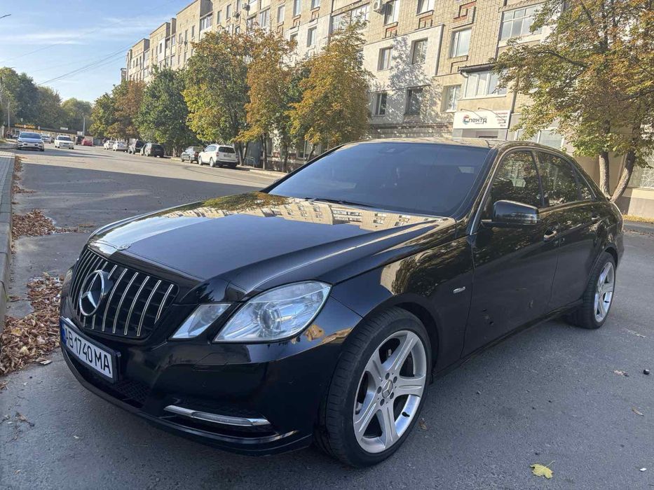 Продам мерседес 212 в идеалном состояние