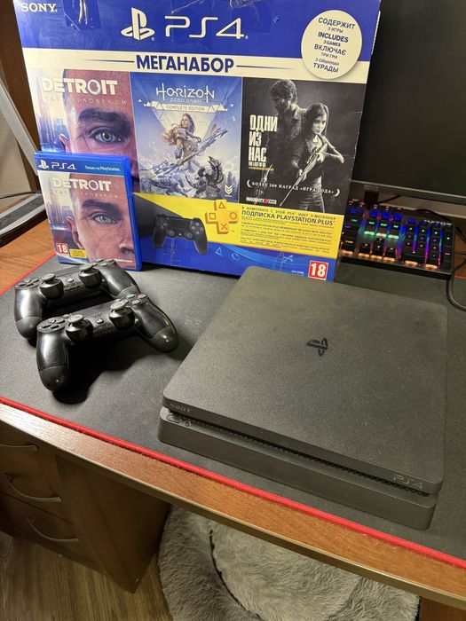 PlayStation 4 Slim 1Tb 2 джойстика