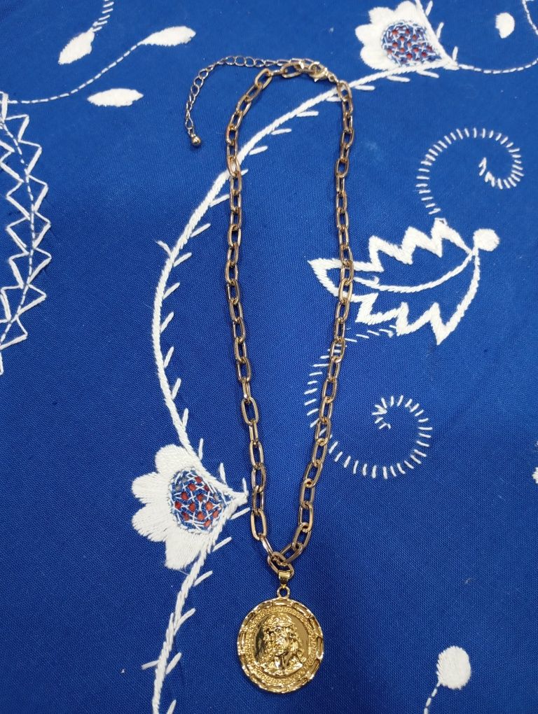 20€ cordão com pingente de busto de Cristo, banhado a ouro 24k