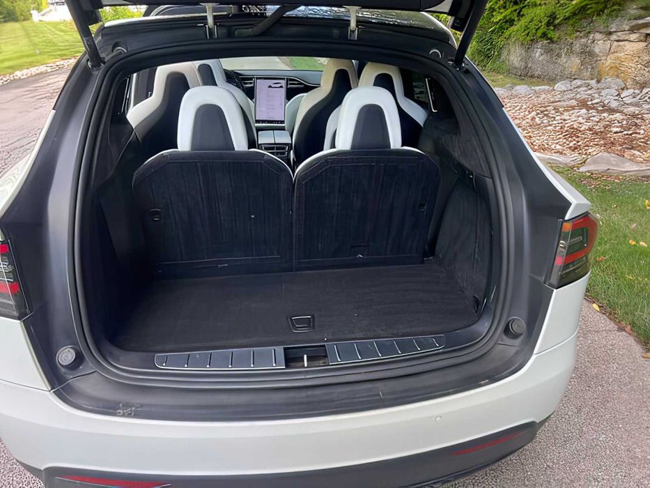 Tesla Model X      2018
