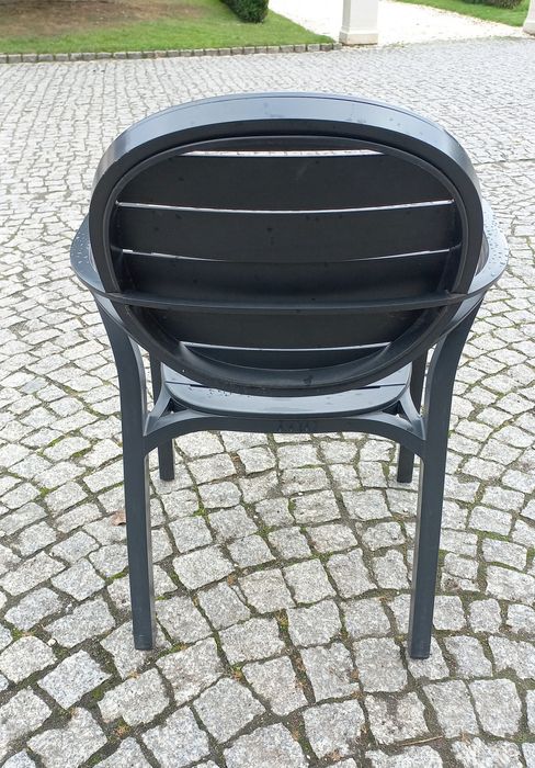 Krzesła ogrodowe antracyt ogródki restauracje kawiarnie