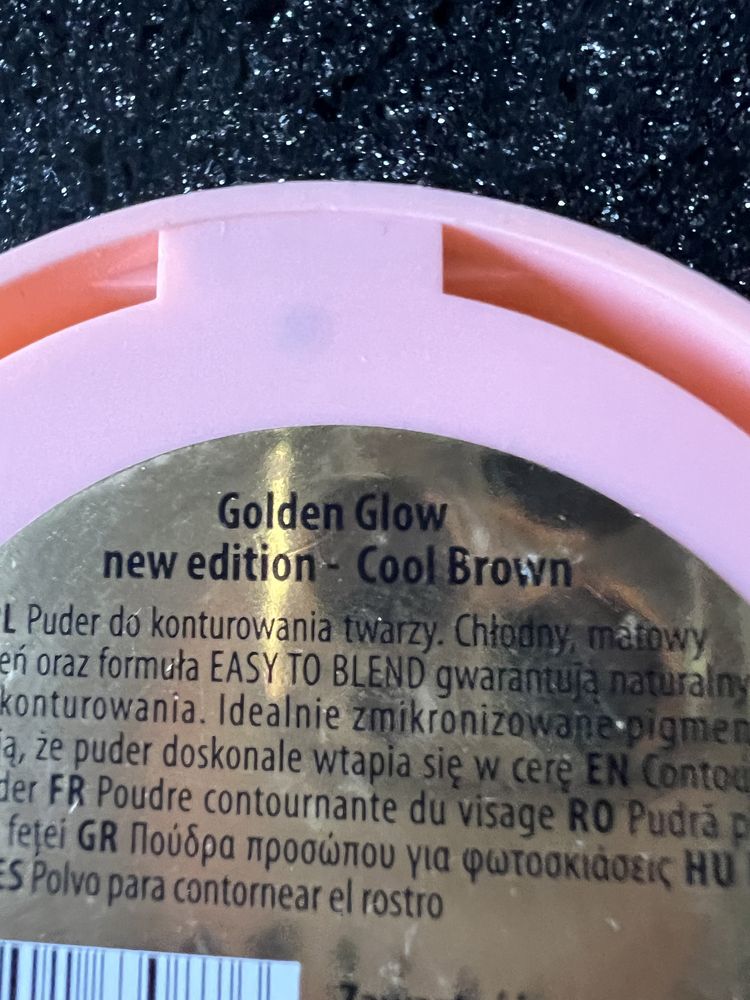 Lovely Golden Glow bronzer do konturowania twarzy nr 3 Cool Brown