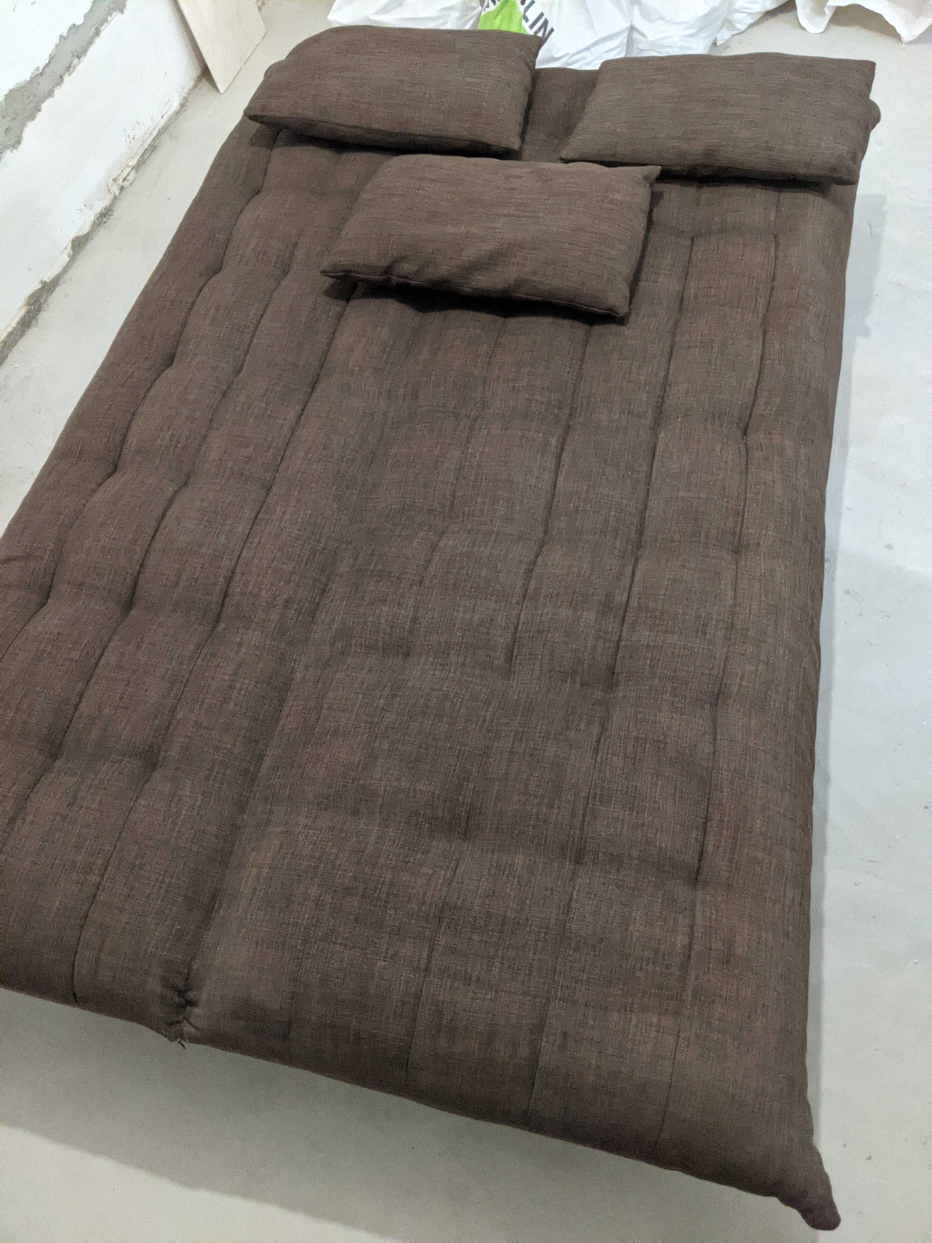 Sofá cama com 3 almofadas