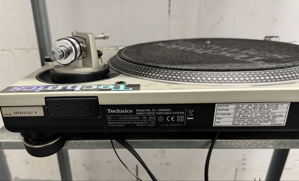 Gramofony Technics SL1200MK5 (2szt.) + mikser Technics SH-MZ 1200